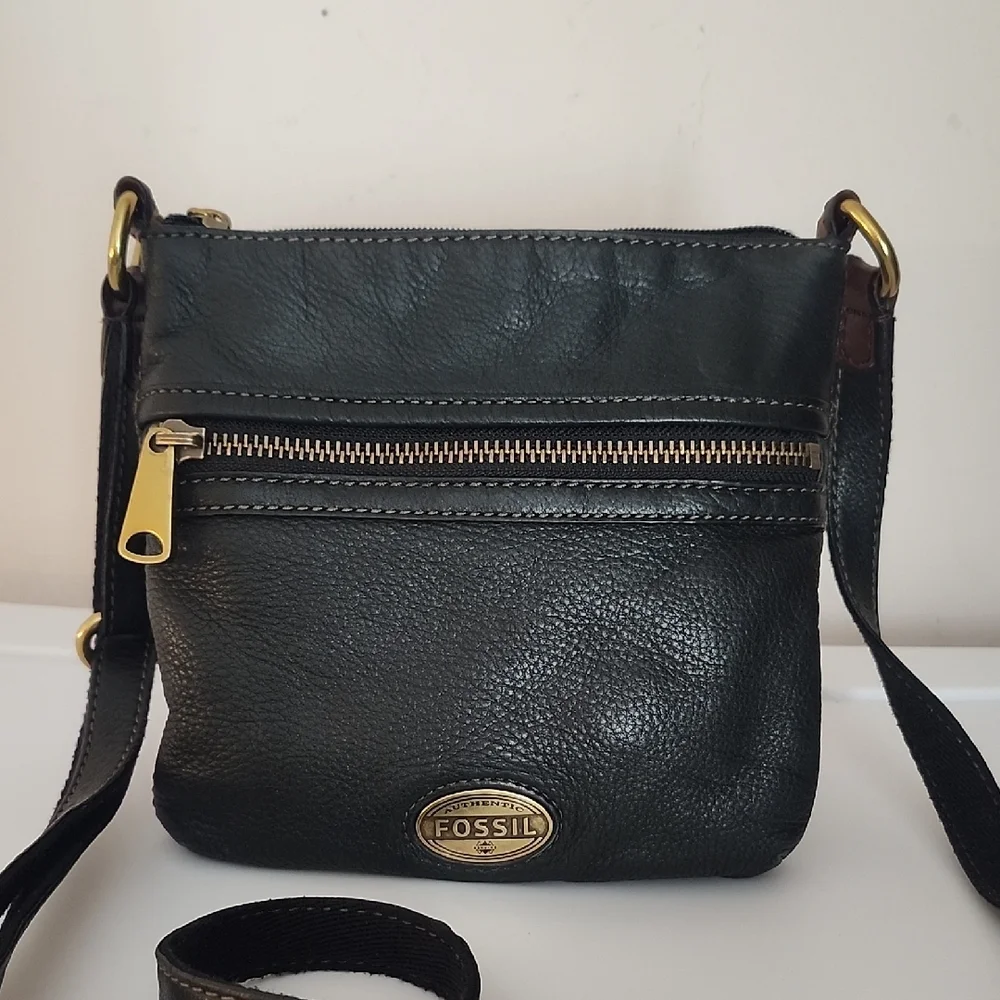 Fossil Explorer Leather Crossbody w/Free Fossil Wallet